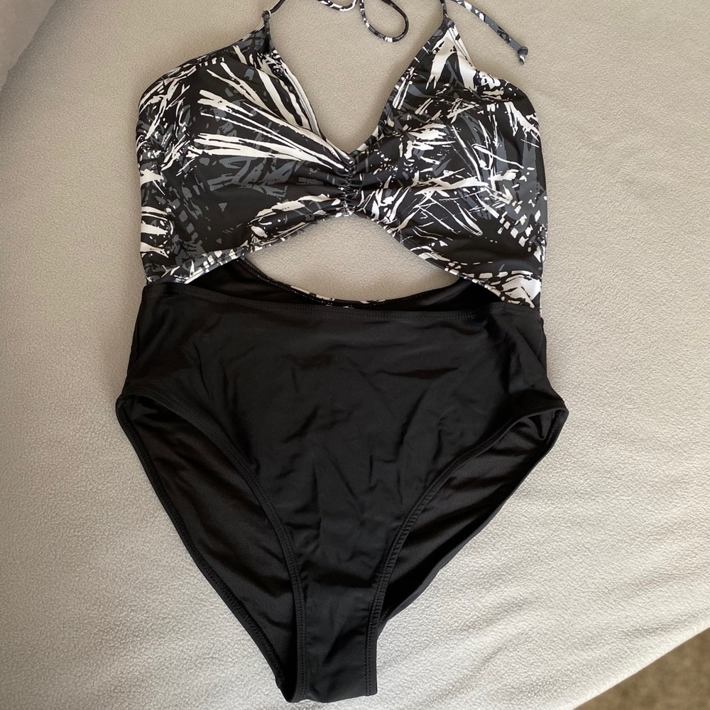 Cutout one piece swimsuit